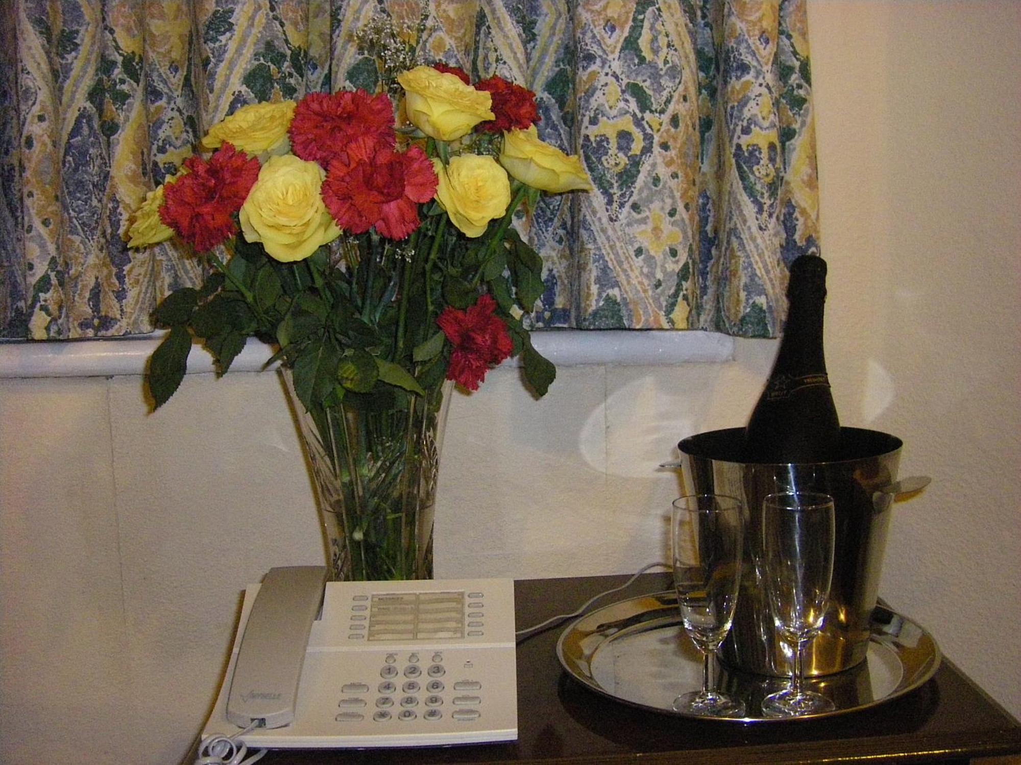 The Waldorf - Near Pleasure Beach & Sandcastle - Blackpool — Photos 2